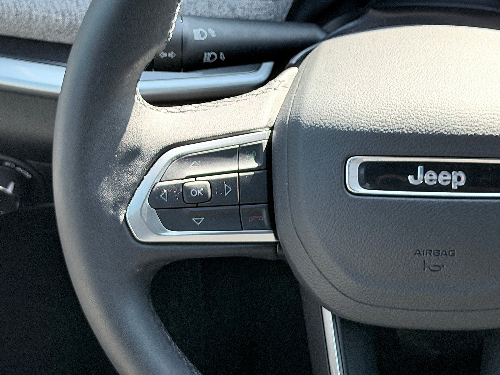 Used 2024 Jeep Compass Latitude w/ Convenience Group AWD/4WD image 33
