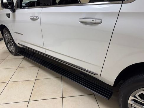 Used 2024 GMC Yukon XL Denali Ultimate AWD/4WD image 7