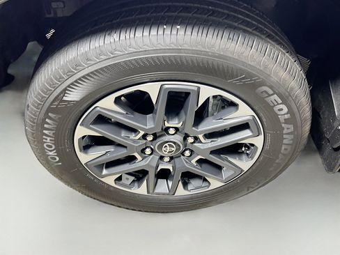 Used 2025 Toyota Tundra Limited image 14