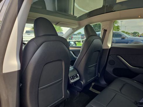 Used 2024 Tesla Model Y 2WD image 18