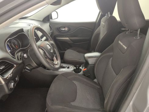 Used 2021 Jeep Cherokee Latitude AWD/4WD image 17