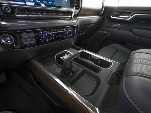 Used 2024 Chevrolet Silverado 1500 High Country w/ Technology Package image 22