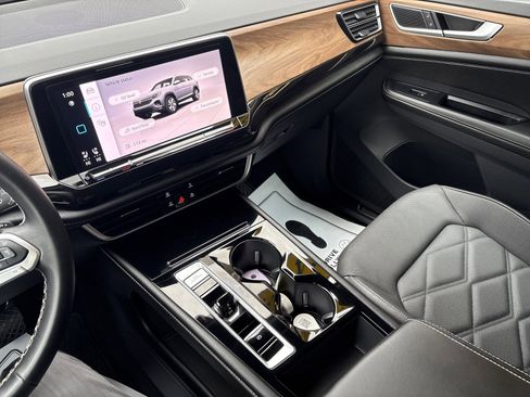 Used 2024 Volkswagen Atlas SE image 16