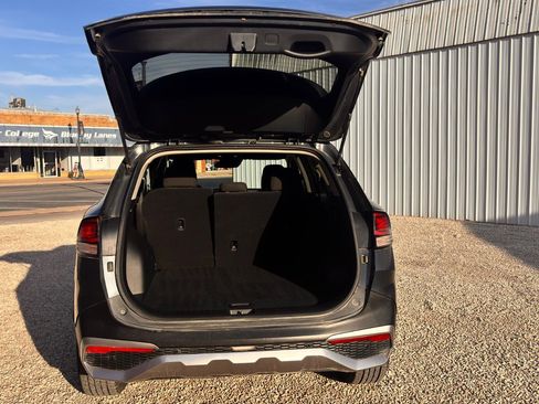 Used 2023 Kia Sportage LX image 5