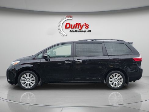 Used 2017 Toyota Sienna Limited Premium image 15