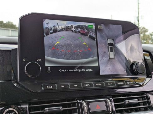 Used 2024 Nissan Pathfinder Platinum w/ Black Appearance Package image 24