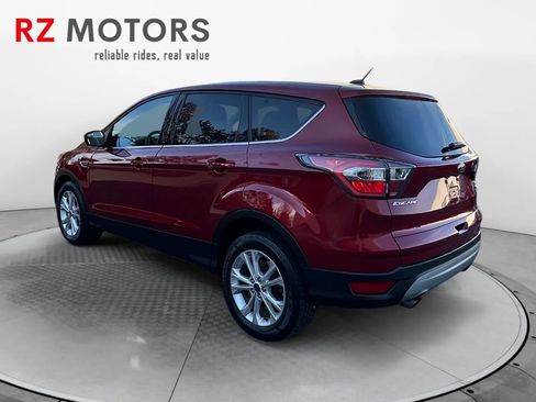 Used 2017 Ford Escape SE image 3