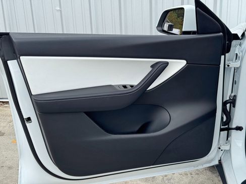 Used 2020 Tesla Model Y Long Range image 29