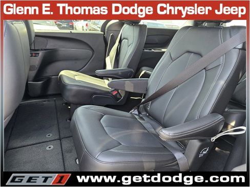 New 2025 Chrysler Pacifica Select image 12