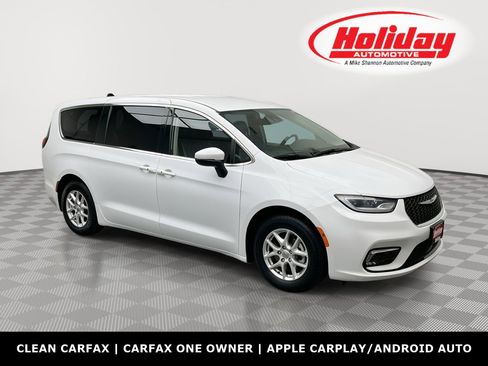 Used 2023 Chrysler Pacifica Touring-L image 1