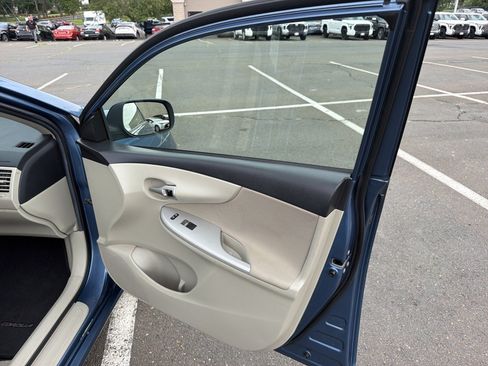 Used 2013 Toyota Corolla LE FWD image 36