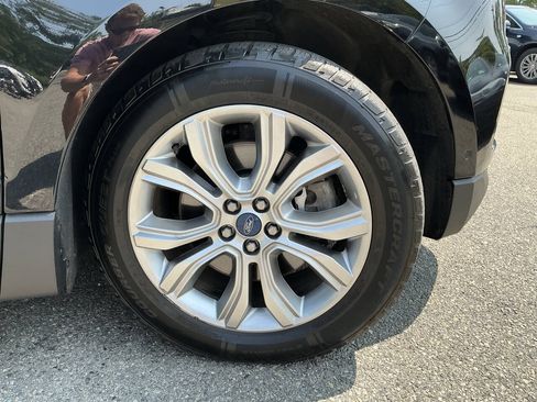 Used 2019 Ford Edge Titanium w/ Equipment Group 301A AWD/4WD image 12