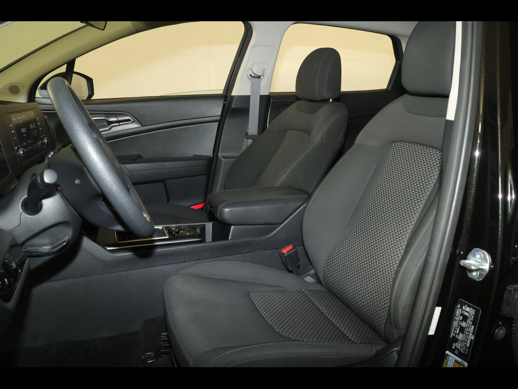 Used 2024 Kia Sportage LX AWD/4WD image 11
