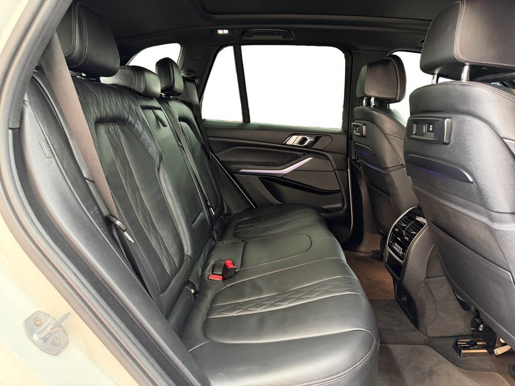 Used 2019 BMW X5 xDrive40i w/ Luxury Seating Package AWD/4WD image 18