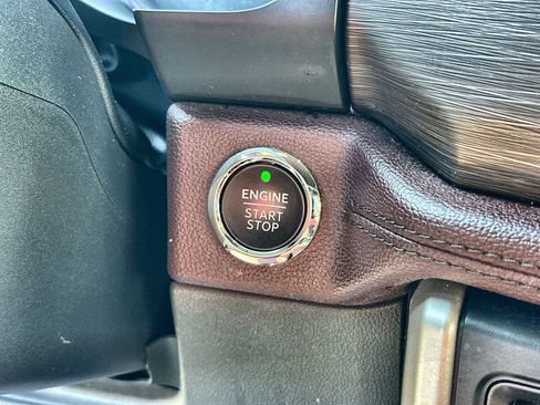 Used 2024 Ford Expedition Limited image 17