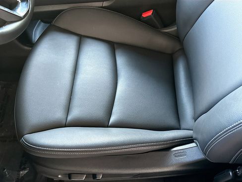 Used 2025 Cadillac XT6 Luxury image 20