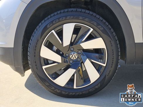 Used 2024 Volkswagen Atlas Cross Sport SE image 17