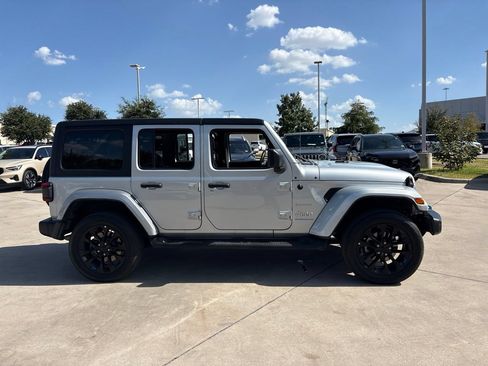 Used 2023 Jeep Wrangler Unlimited Sahara AWD/4WD image 4