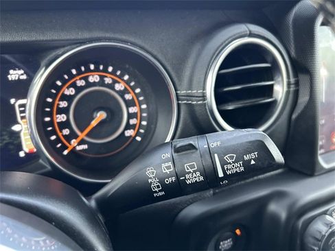 Used 2019 Jeep Wrangler Unlimited Sahara image 26