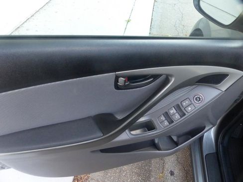 Used 2013 Hyundai Elantra GLS w/ Preferred Pkg FWD image 18