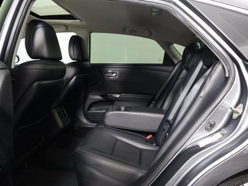 Used 2016 Toyota Avalon XLE Plus w/ Preferred Accessory Package FWD image 11