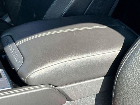Used 2024 Nissan Pathfinder SL FWD image 22