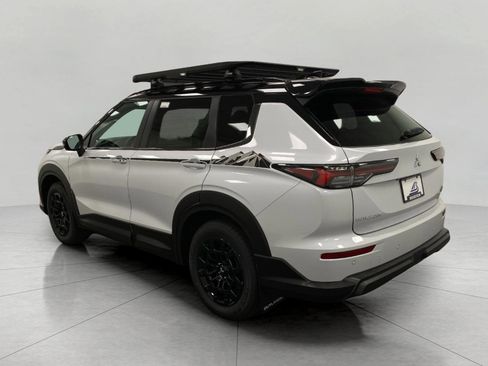 New 2025 Mitsubishi Outlander SE image 7