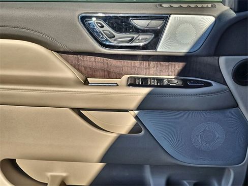 Used 2022 Lincoln Navigator Reserve image 19