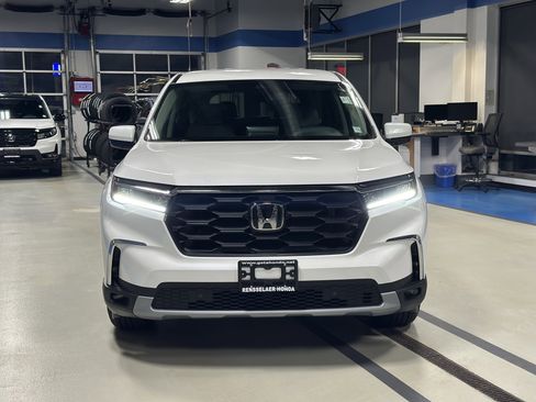 New 2025 Honda Pilot EX-L image 2