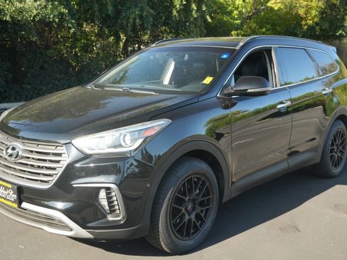 Used 2017 Hyundai Santa Fe Limited image 3
