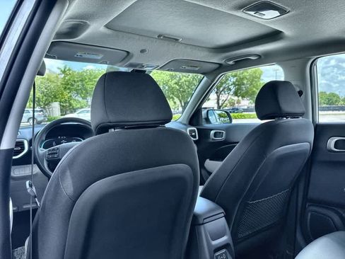 Used 2025 Hyundai Venue SEL FWD image 23