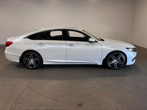 Used 2021 Honda Accord Touring image 2