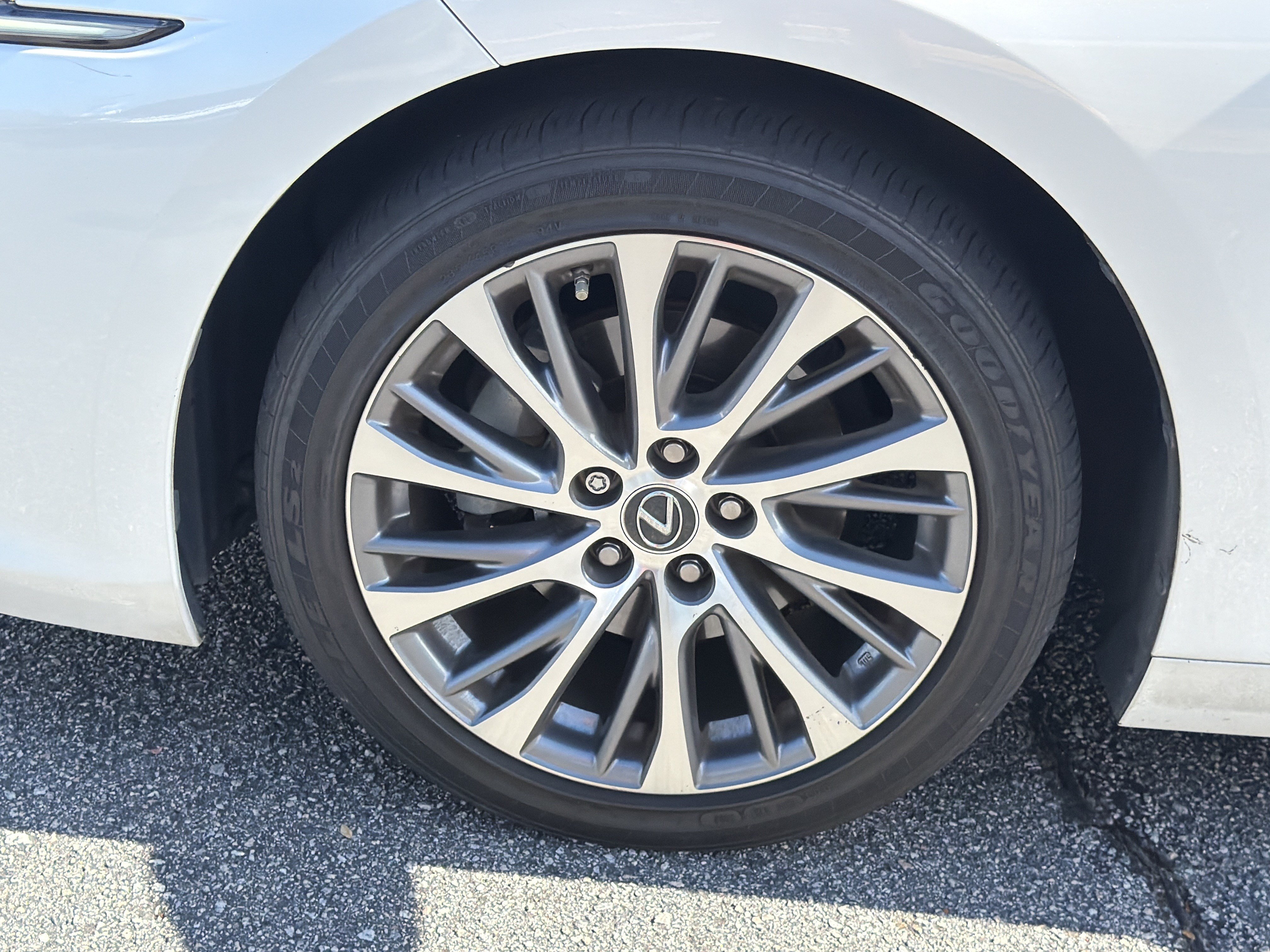 Used 2019 Lexus ES 350 w/ Premium Package FWD image 33