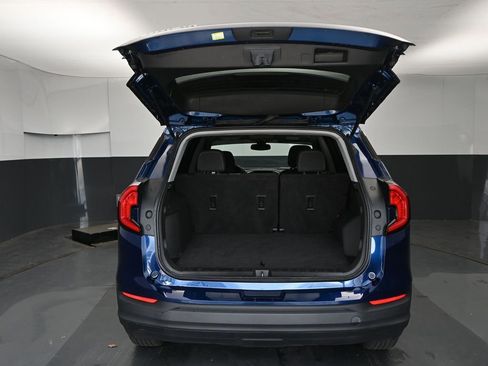 Used 2022 GMC Terrain SLE image 11