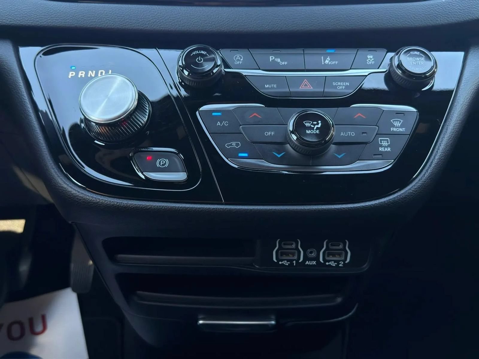 Used 2025 Chrysler Pacifica Select FWD image 16