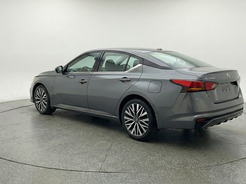 Used 2025 Nissan Altima 2.5 SV FWD image 6