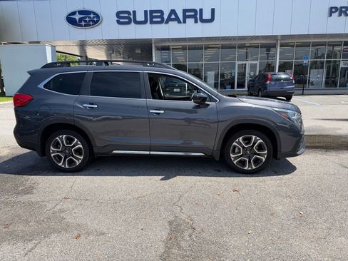 Used 2024 Subaru Ascent Touring AWD/4WD image 2
