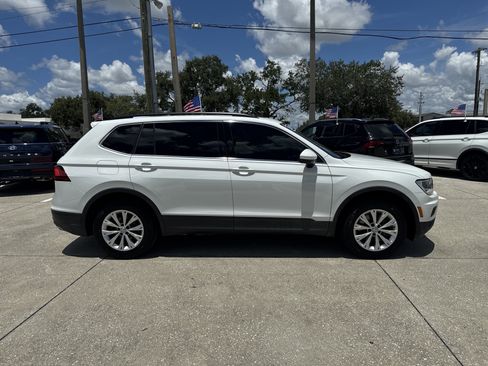 Used 2019 Volkswagen Tiguan SE w/ Panoramic Sunroof Package AWD/4WD image 3