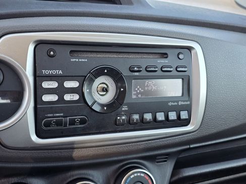 Used 2014 Toyota Yaris L image 22