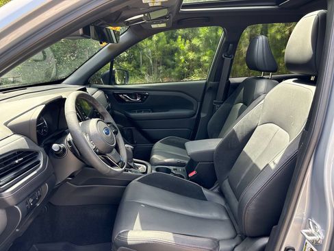 Used 2025 Subaru Forester Touring w/ Popular Package - Touring AWD/4WD image 4