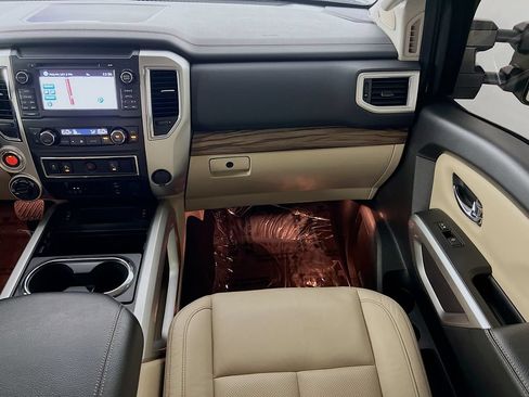 Used 2018 Nissan Titan SL w/ Chrome Package AWD/4WD image 23