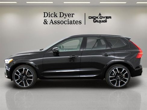 New 2025 Volvo XC60 B5 Ultra w/ Protection Package Premier image 10
