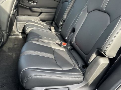 Used 2025 Honda Pilot Touring image 14