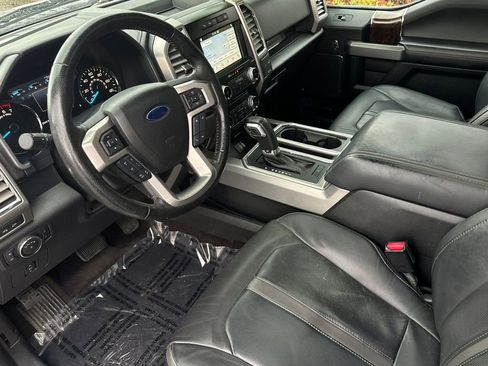 Used 2016 Ford F150 Platinum w/ Equipment Group 701A Luxury image 10