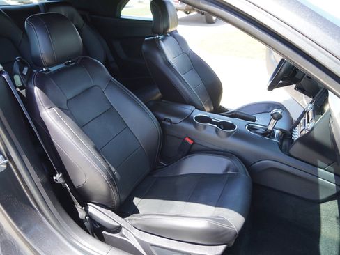 Used 2017 Ford Mustang Premium image 25