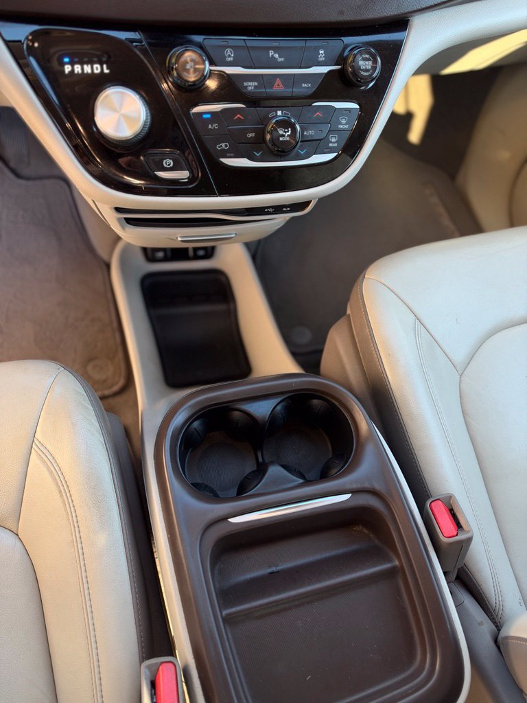 Used 2017 Chrysler Pacifica Touring-L FWD image 18