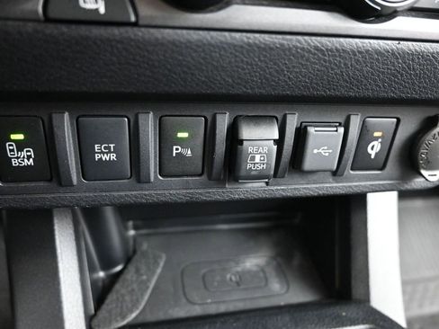 Used 2020 Toyota Tacoma TRD Sport image 31