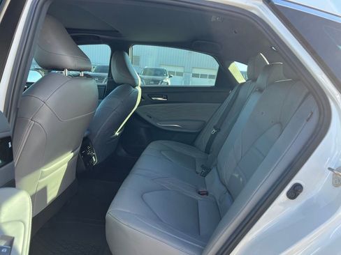 Used 2021 Toyota Avalon Limited image 15