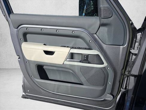 Used 2023 Land Rover Defender 110 X-Dynamic SE image 26