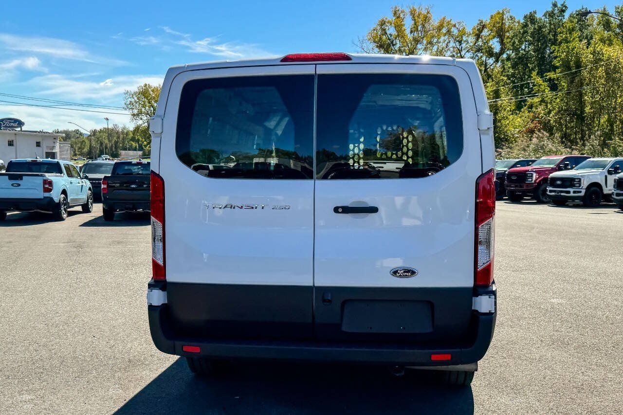 Used 2025 Ford Transit 250 Low Roof w/ Exterior Upgrade Package RWD image 4